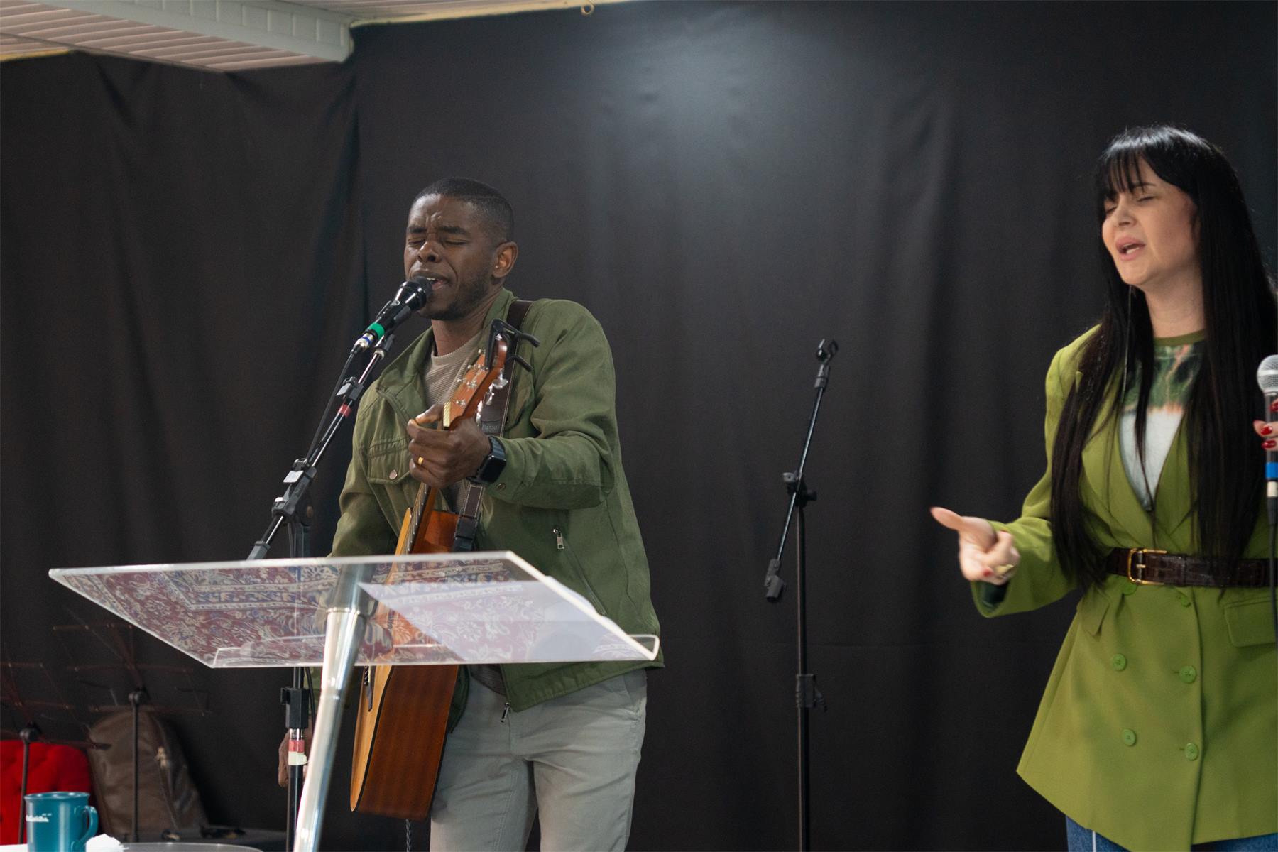 Louvor no culto da CEV